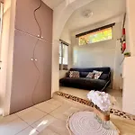 Apartment Calme Et Cozy En Rez-de-jardin, Proche De *