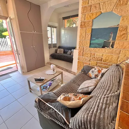 Apartament Calme Et Cozy En Rez-de-jardin, Proche De *