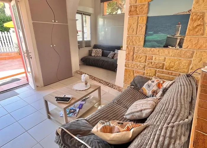 Apartament Calme Et Cozy En Rez-de-jardin, Proche De *