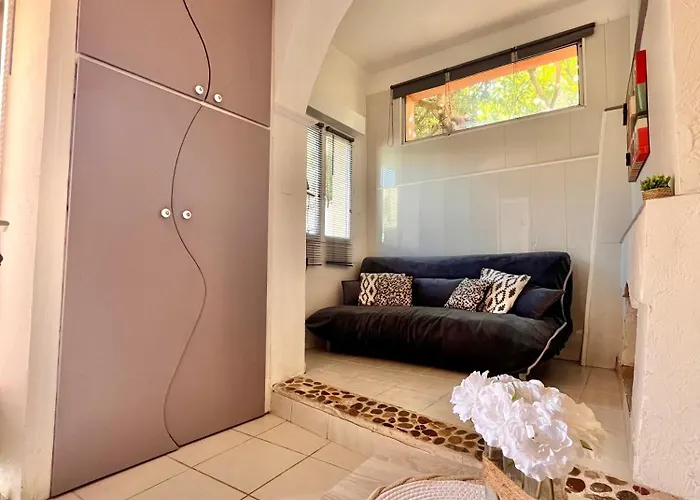 Apartament Calme Et Cozy En Rez-de-jardin, Proche De *