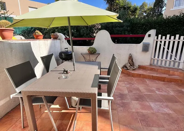 Calme Et Cozy En Rez-de-jardin, Proche De Villeneuve-Loubet