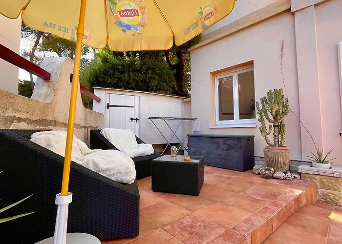Calme Et Cozy En Rez-de-jardin, Proche De Daire Villeneuve-Loubet
